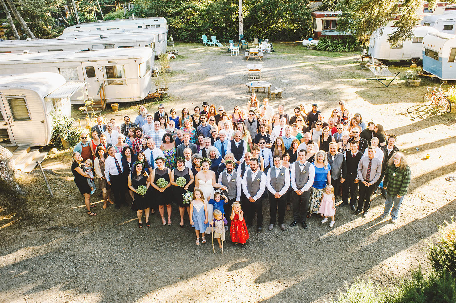 Group photo of the entire guest list | SouWester Lodge Wedding