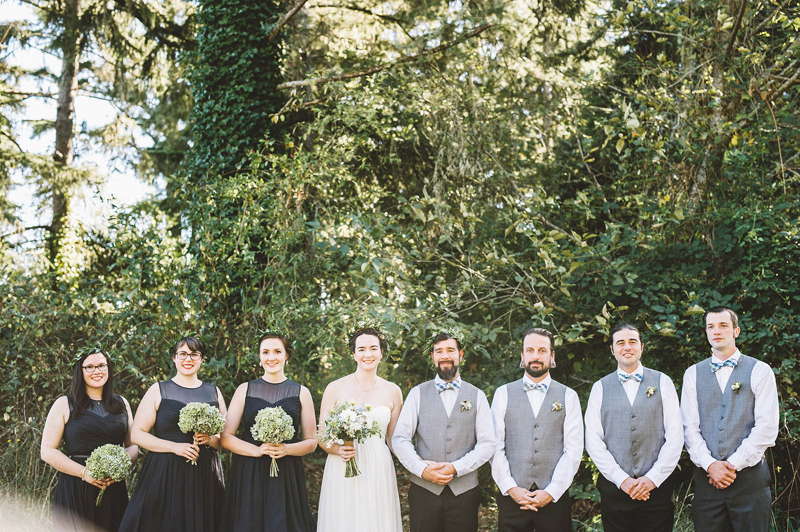 Group photo of the wedding party | SouWester Lodge Wedding