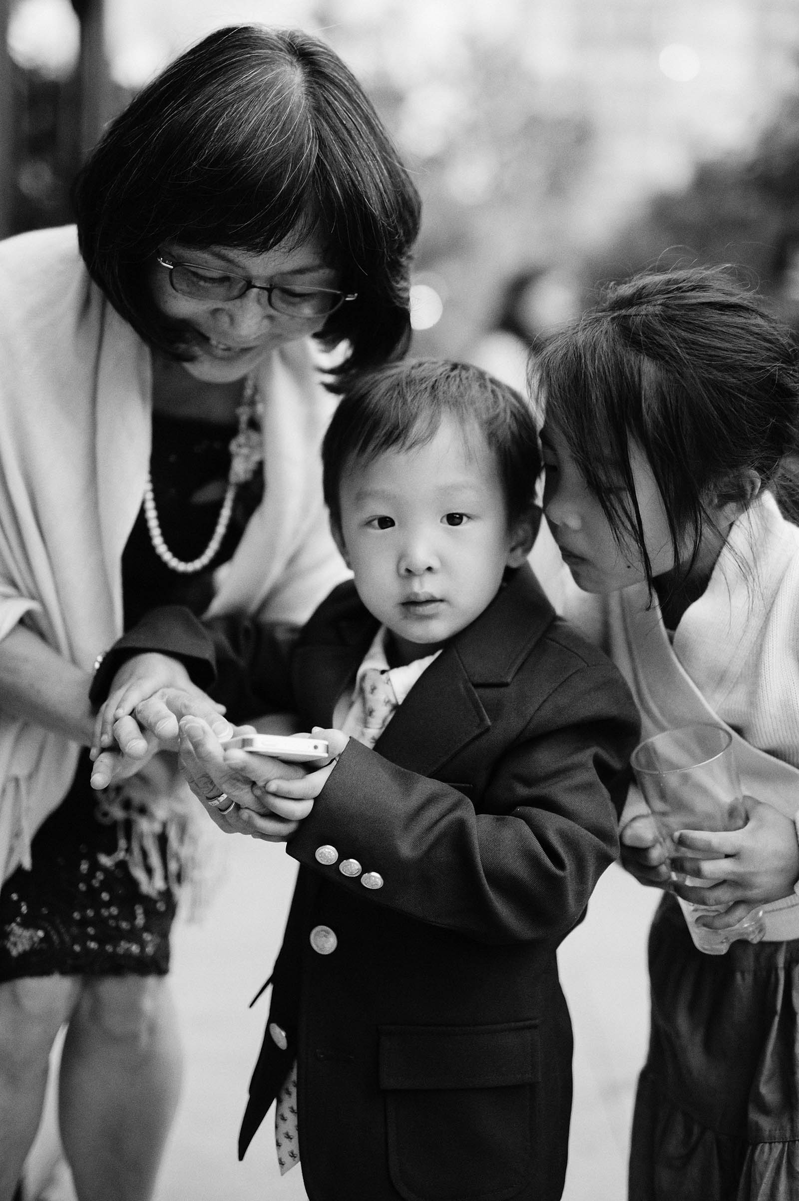 Mother of Bride with small children | Lan Su Chinese Garden Wedding