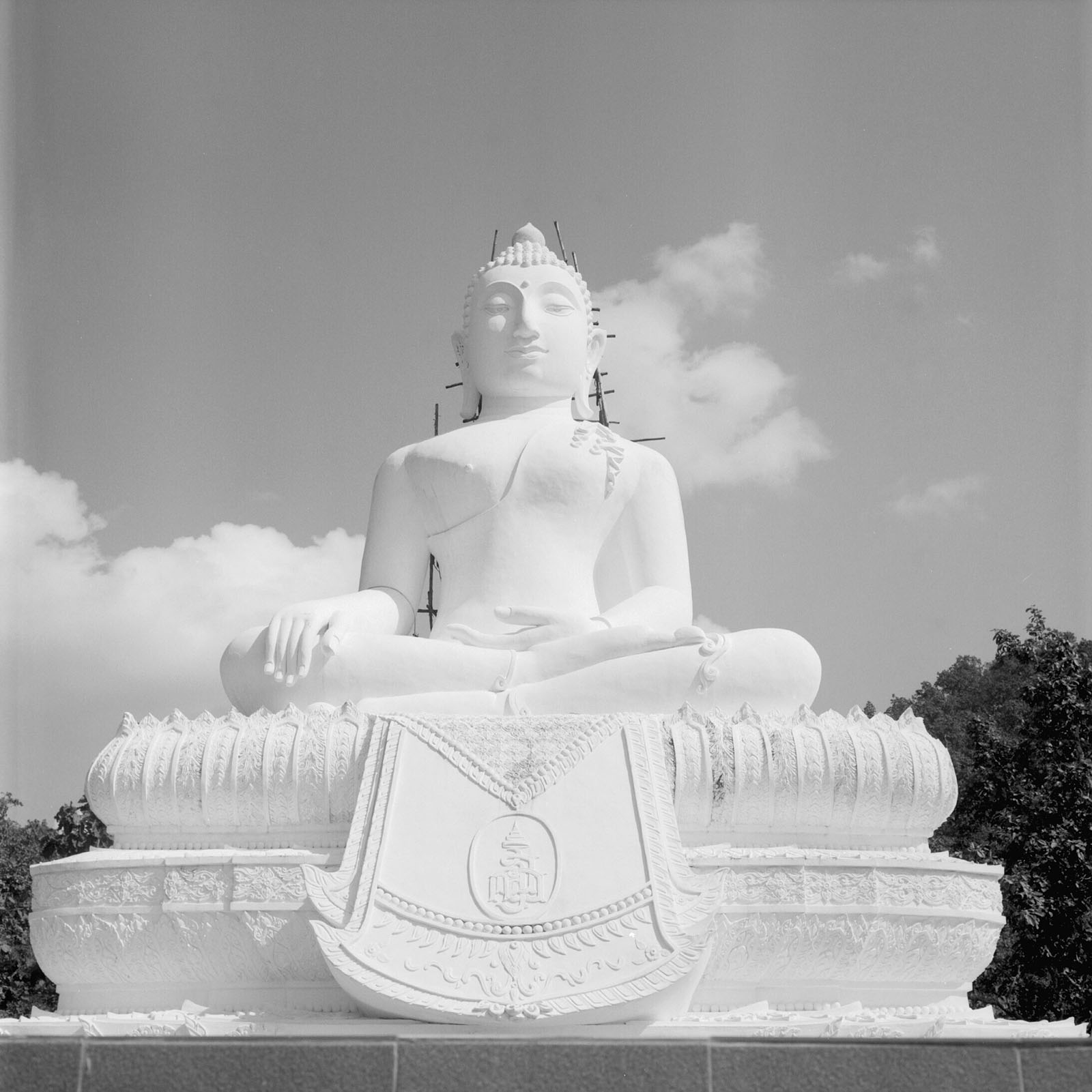 The White Buddha statue in Pai | Thailand Travel Photos