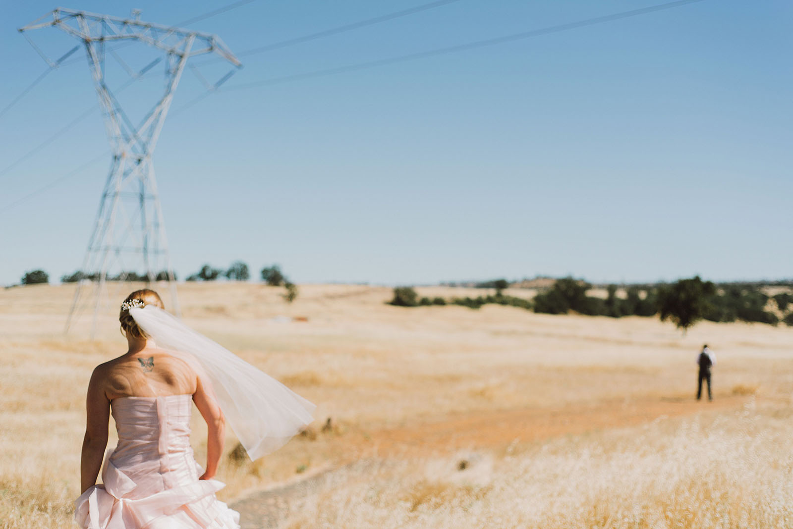 First Look in Upper Bidwell Park | Backyard Chico California Wedding