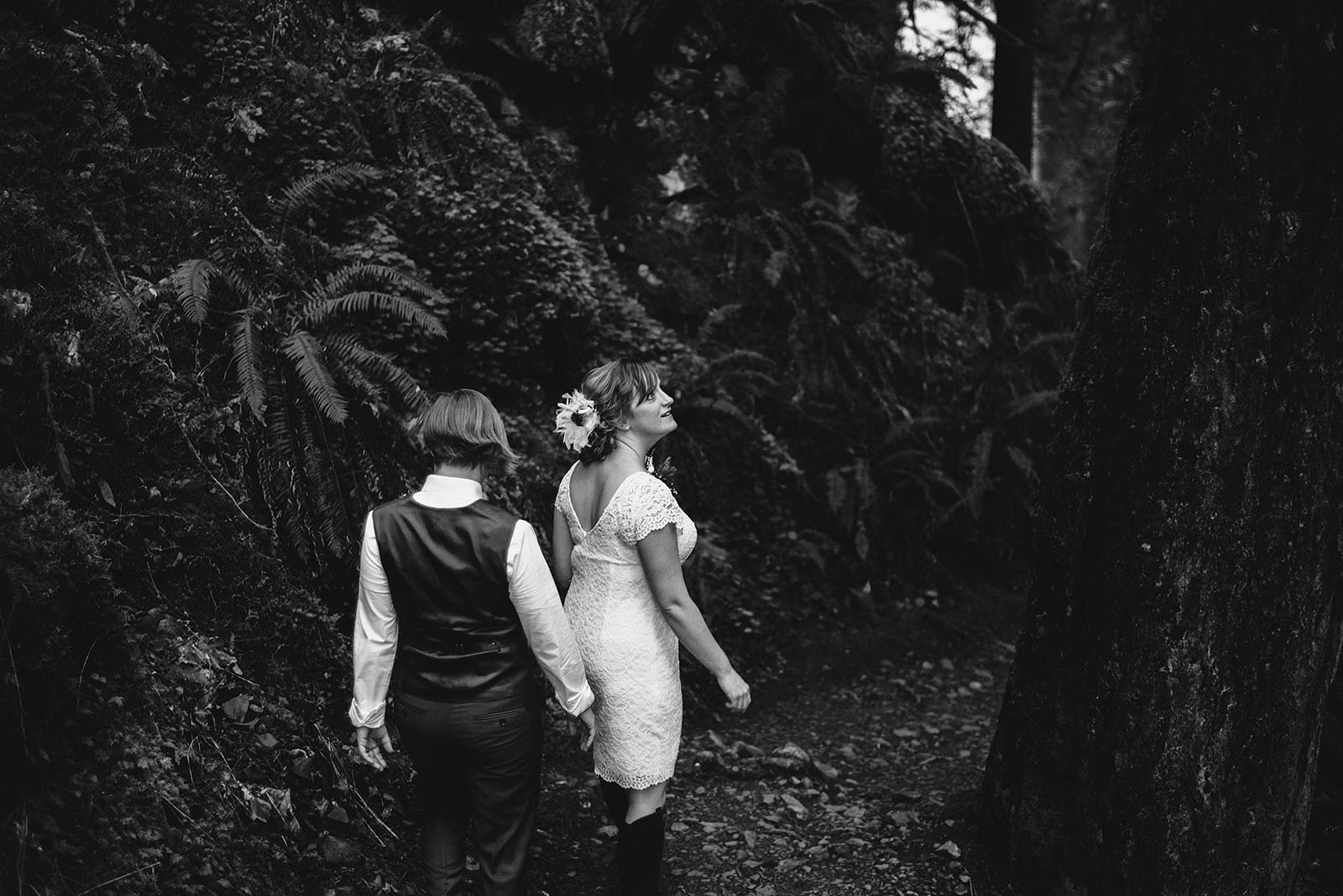 Brides hiking into the ceremony site | Wahclella Falls Wedding