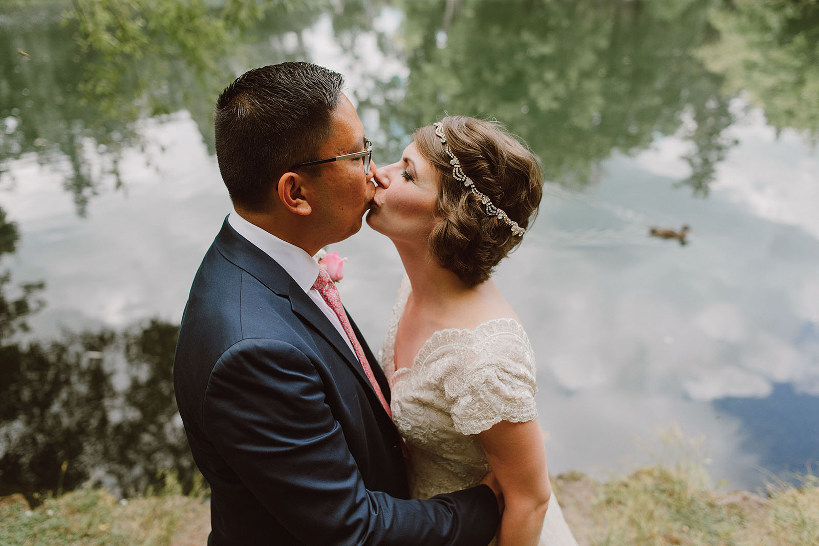 Kissing at the duck pond in Laurelhurst Park | Downtown Portland Elopement